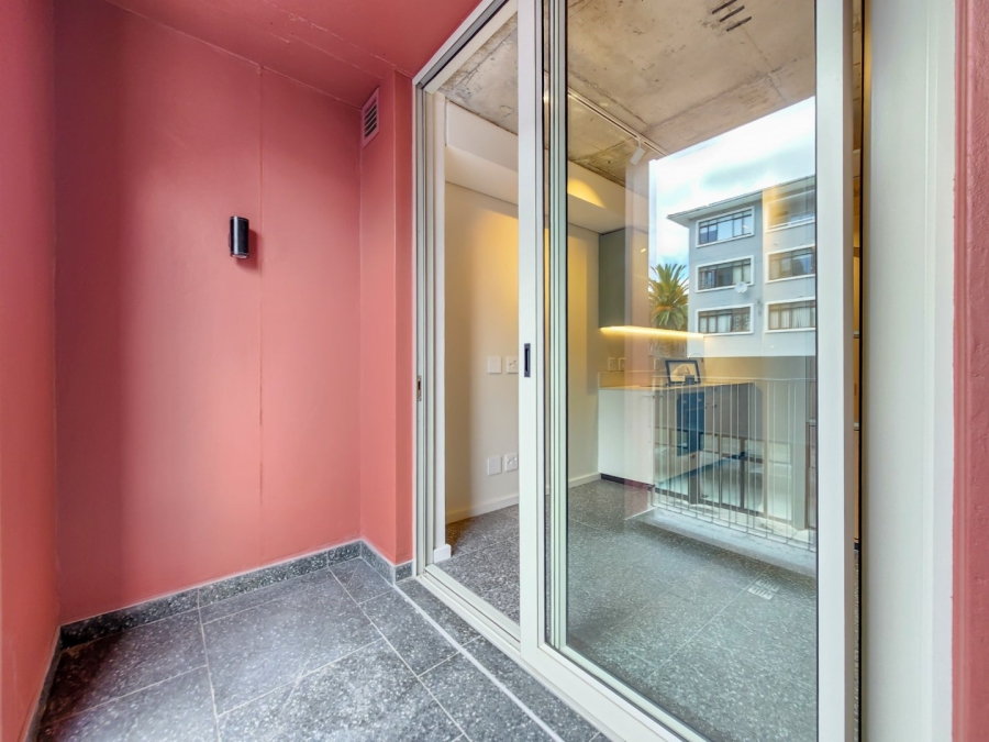 1 Bedroom Property for Sale in Sea Point Western Cape